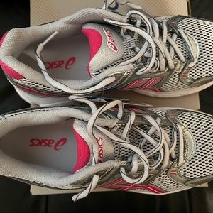 Woman’s asics size 9